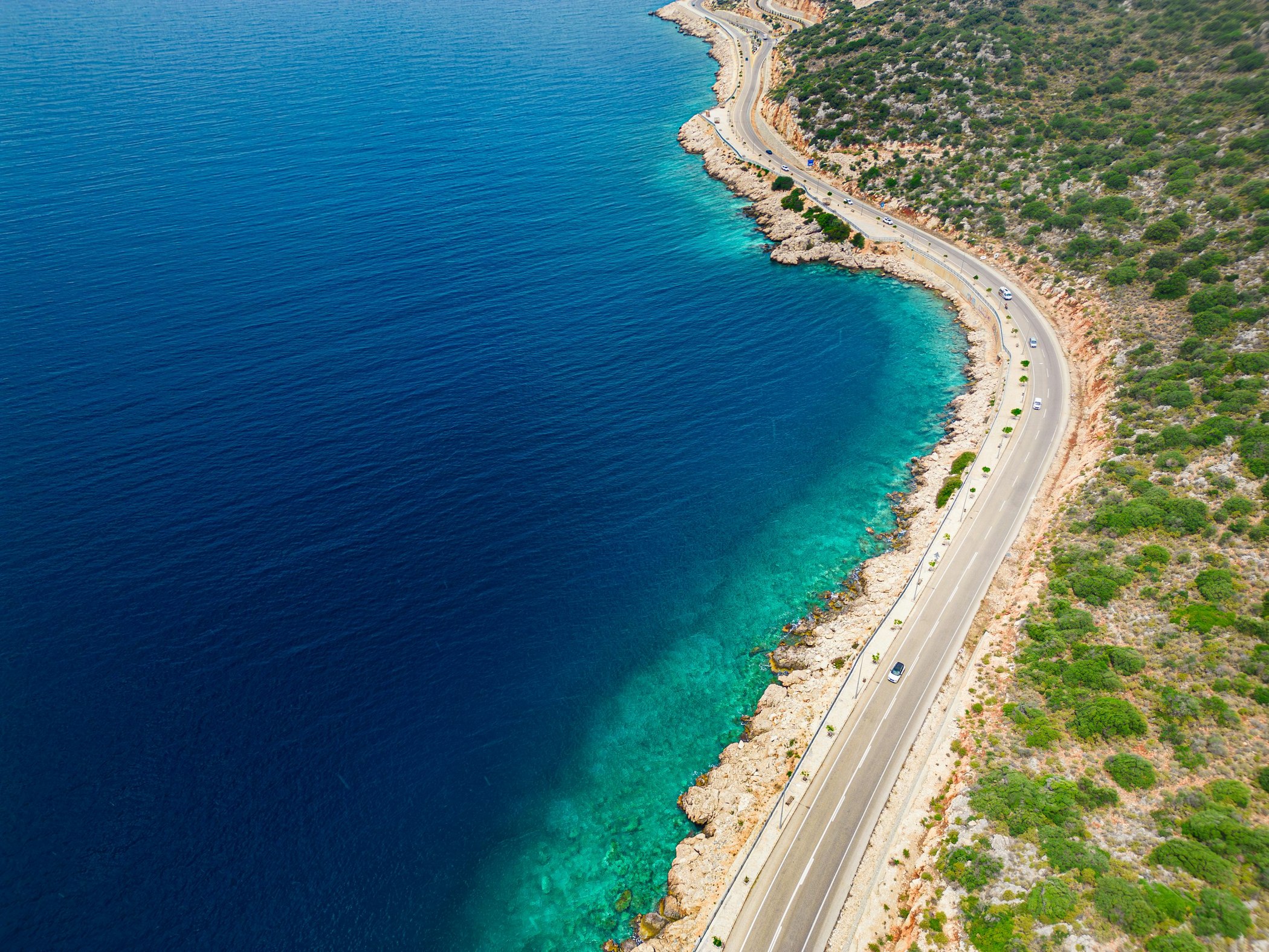 Coastal view with turquoise water and vacation atmosphere